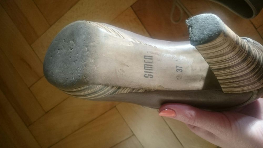 Buty półbuty pantofle czółenka wiązane tasiemki r. 37 skórzane beż