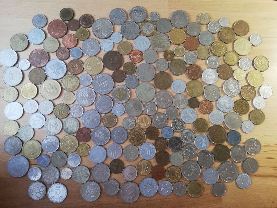 Ponad 170 różnych monet zagranicznych
