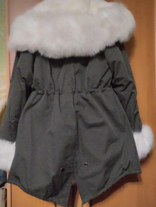 Продам женскую зимнюю шубу-парку