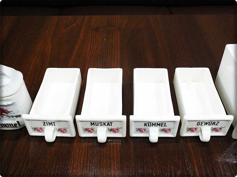 Zestaw Stare pojemniki kuchenne porcelana Roesler na przyprawy z PRL