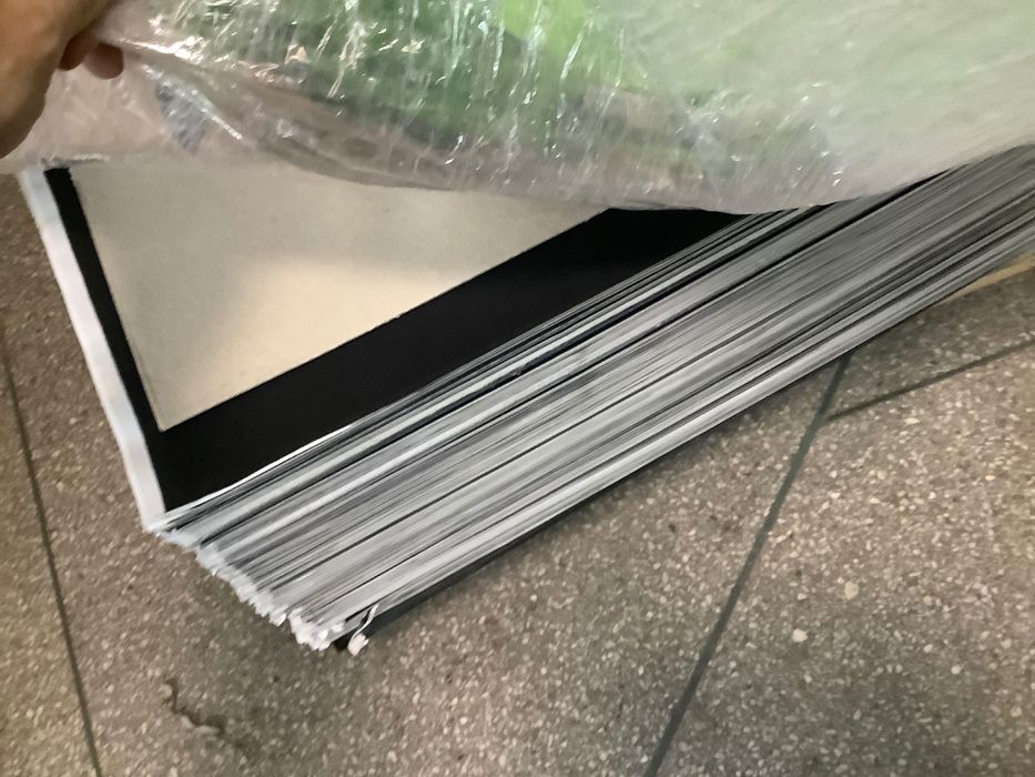 Papier kredowy 150g czarna apla folia soft touch 1400 ark B1