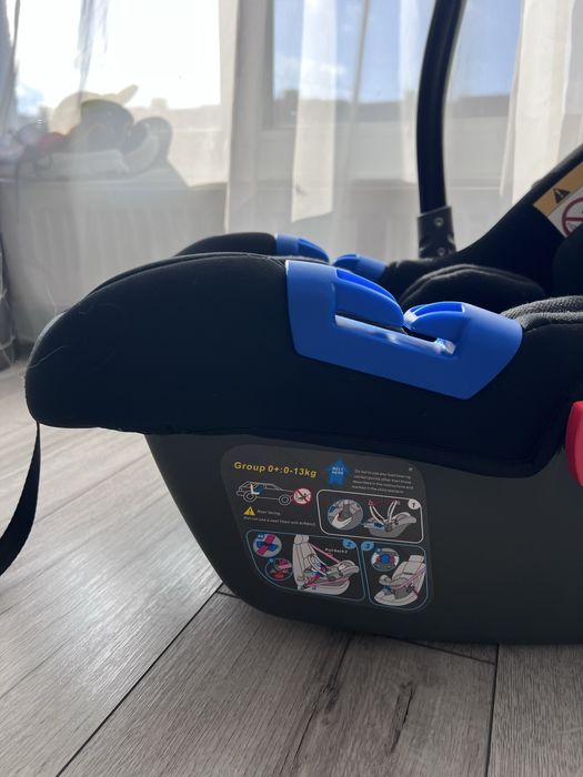 Дитяче автокрісло-переноска 0–13 кг в гарному стані