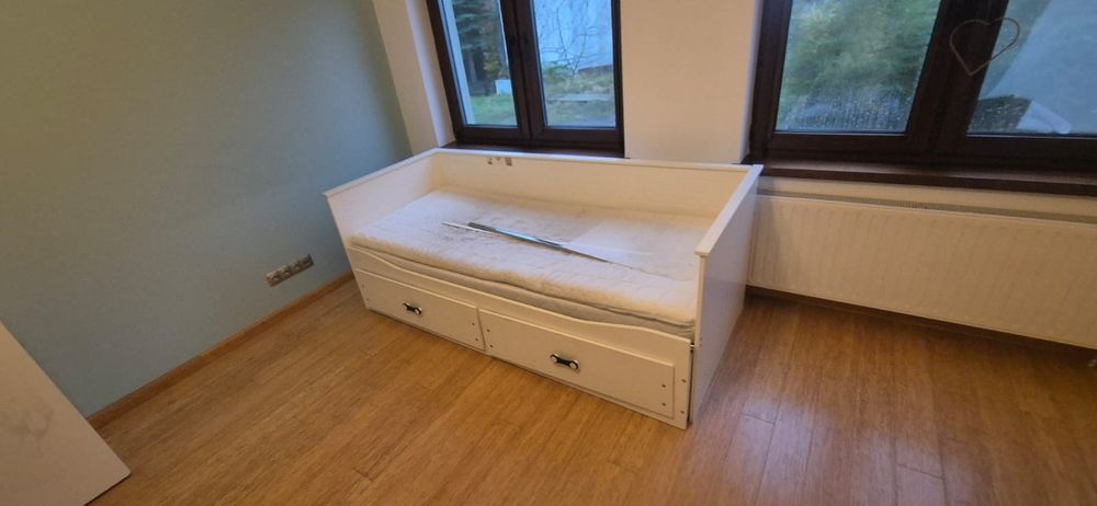 Łóżko białe do pokoju dziecięcego z szufladami