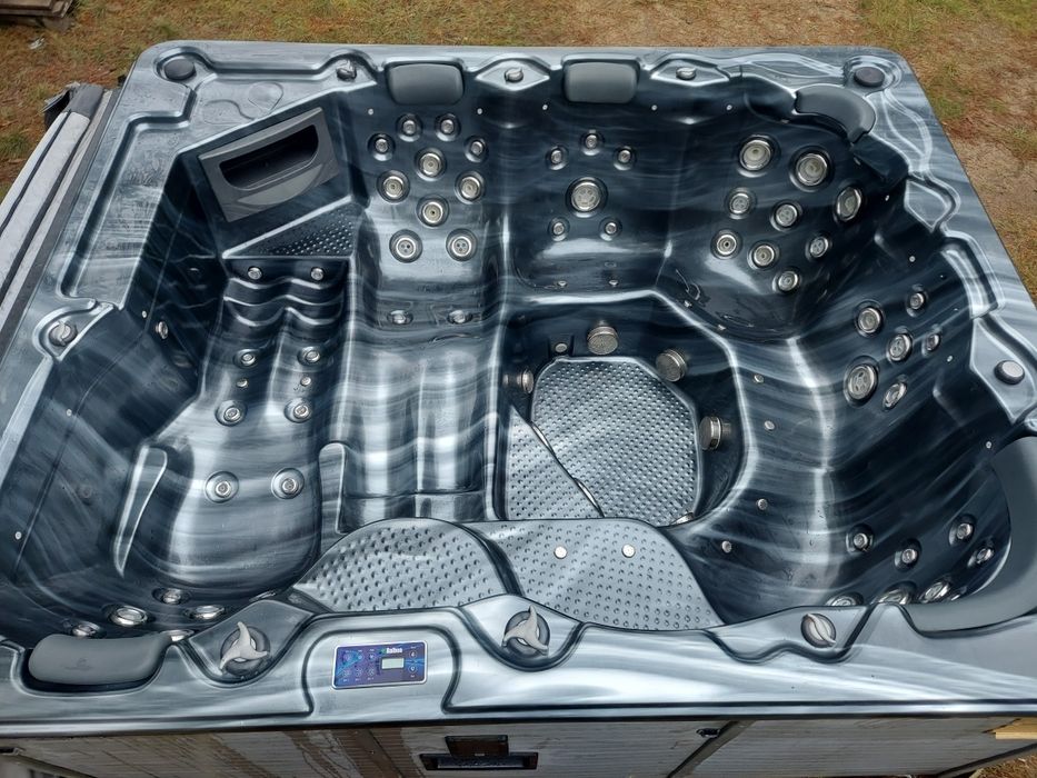 Duże luksusowe jacuzzi ogrodowe 7 osobowe 225x270 Balboa. Podświetlane