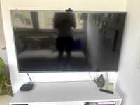 TV Hisense 55" com suporte de parede