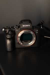 SONY Alpha A7 III + Obiektyw Sony FE 55 mm f/1.8 ZA Zeiss Sonnar T*