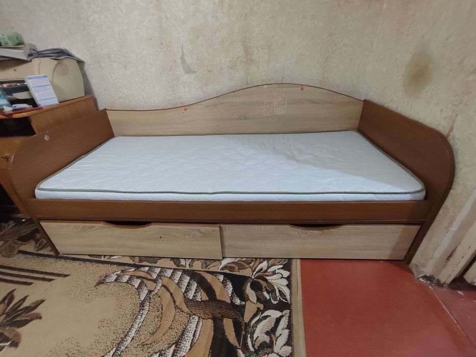 Продам ліжко одно спальне з матрацом