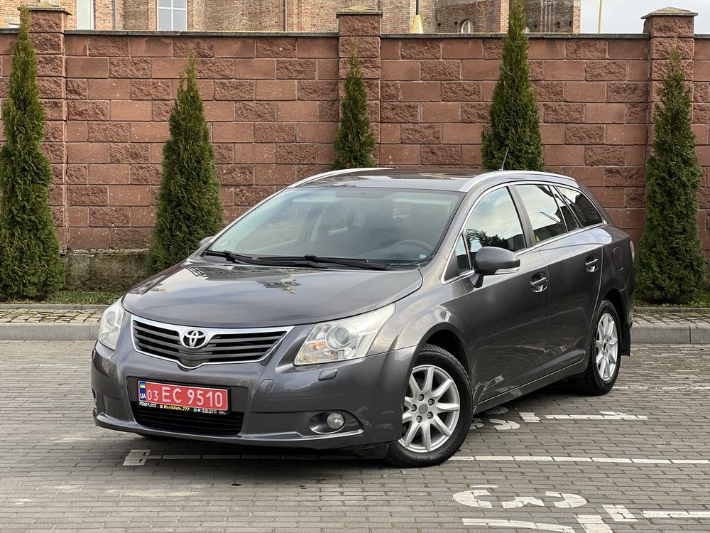 Toyota Avensis 2011р. 2.0диз D-4D