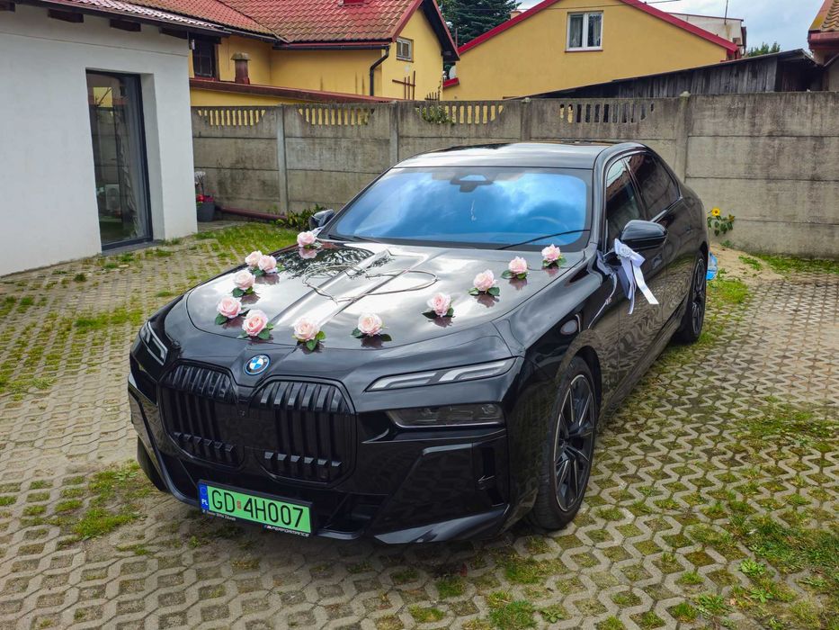 Elegancki przewóz BMW i7 - elektryczna limuzyna na ślub i eventy