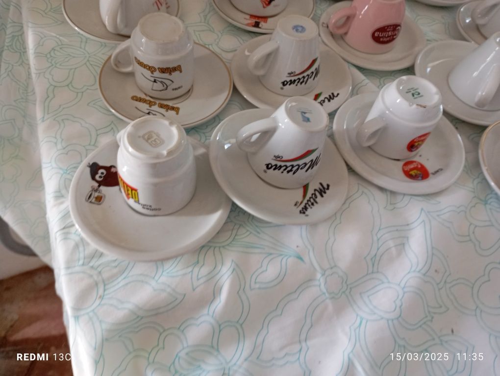 Conjunto de 18 chávenas de café de coleção