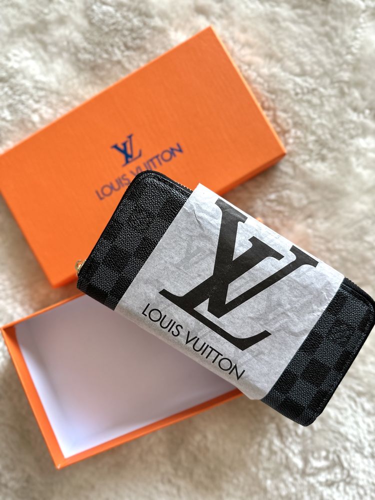 Portfel z napisem Louis Vuitton w pudełku nowy