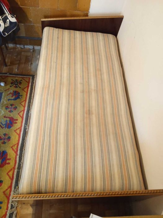 Продам ліжко з матрацом