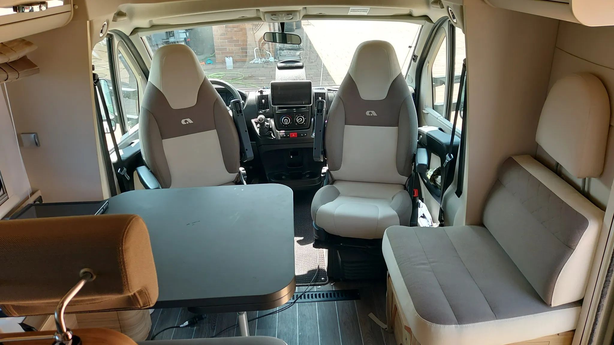 Adria Matrix 670 SL  Matrix 670 SL, 5 osobowy, antena sat, bagażnik , wersja zimowa, klima