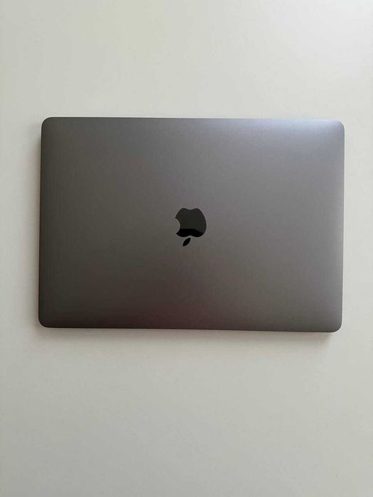 Продаю MacBook Pro (13", 2020) в ідеальному стані