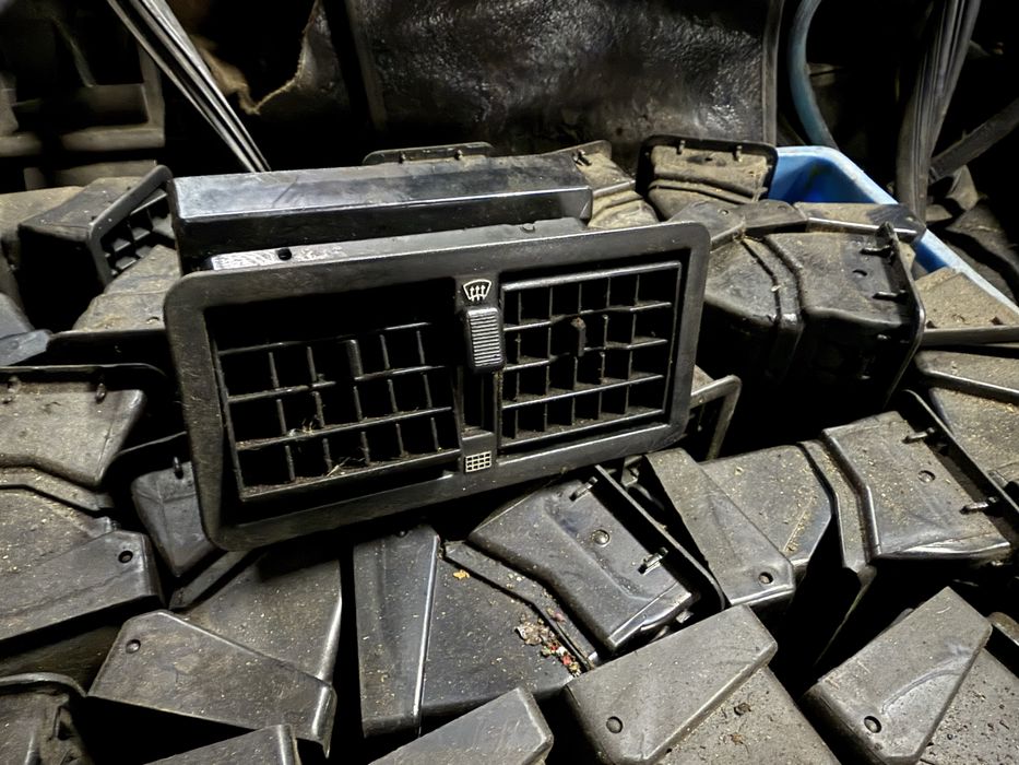 Kratka nawiewu  wentylacyjna fiat 126p FL EL BIS