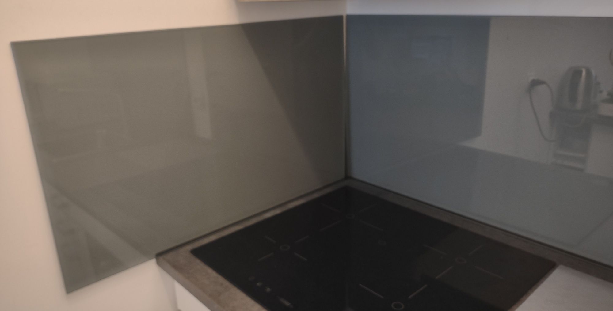 Dwa panele szklane hartowane Ikea na ścianę do kuchni