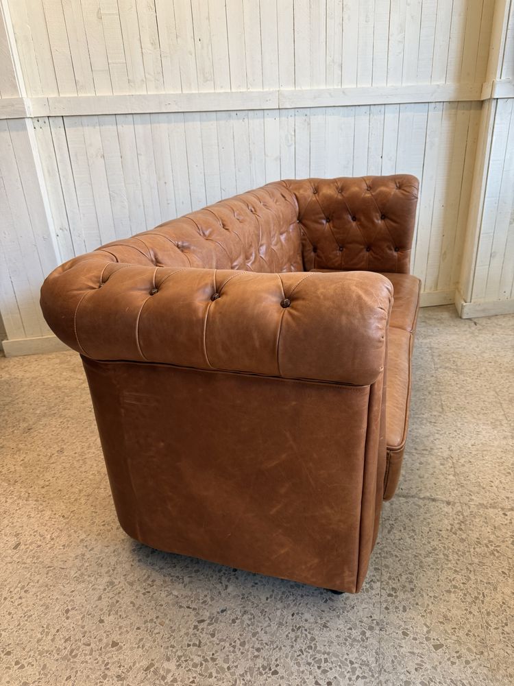Sofa chesterfield em pele 3 lugares