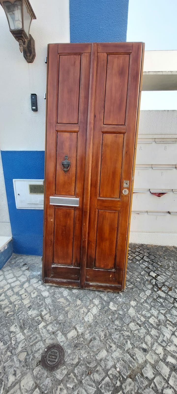 Porta exterior em madeira