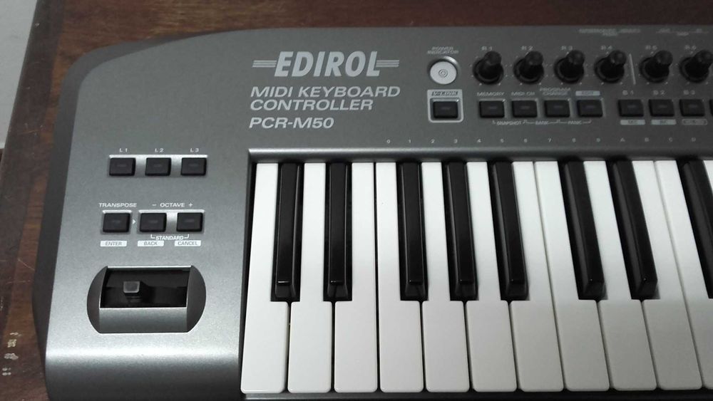 MIDI Keyboard Controler da Roland PCR - M50