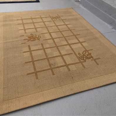 Carpete Bege com motivos florais