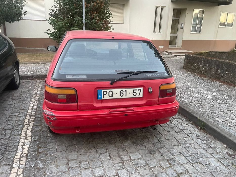 Vende-se Toyota Corolla 1.3 gasolina de 1991, modelo E90 hatchback.