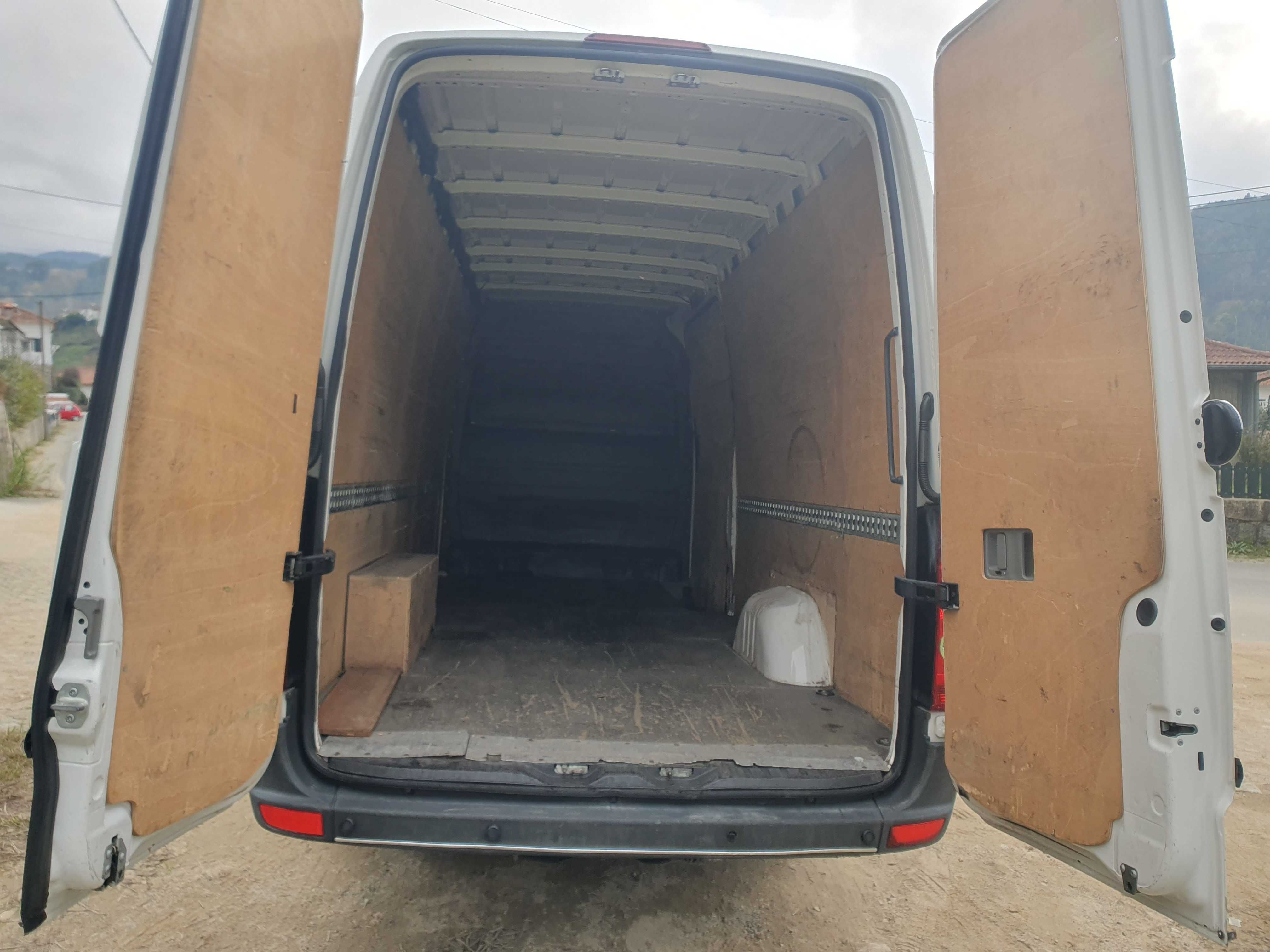 Volkswagen Crafter 2.0TDI 136cv - 3 Lugares - Ano 2012