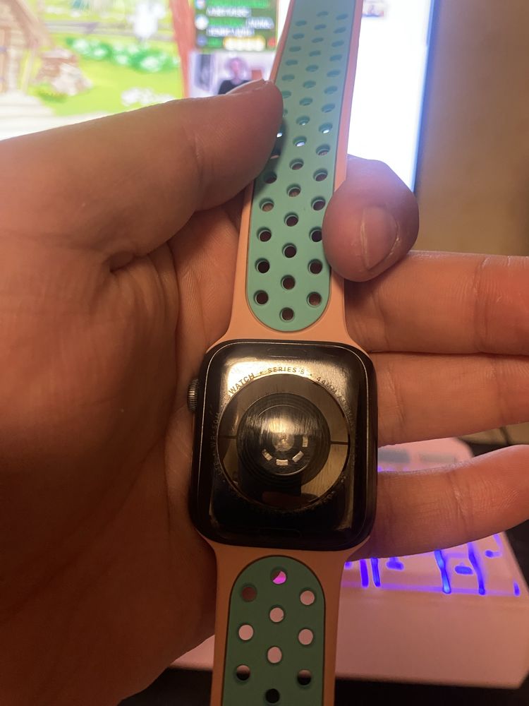 Apple watch 5 44m 100% батарея ,5/5 состояние ,зарядное Apple