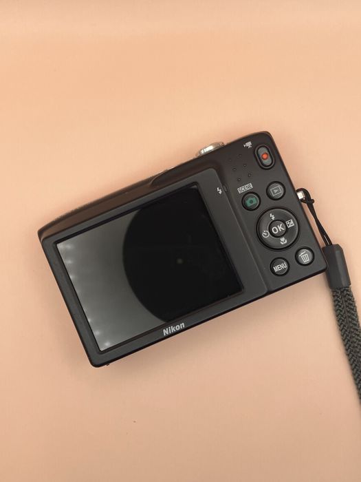 Цифрова камера Nikon Coolpix S2750