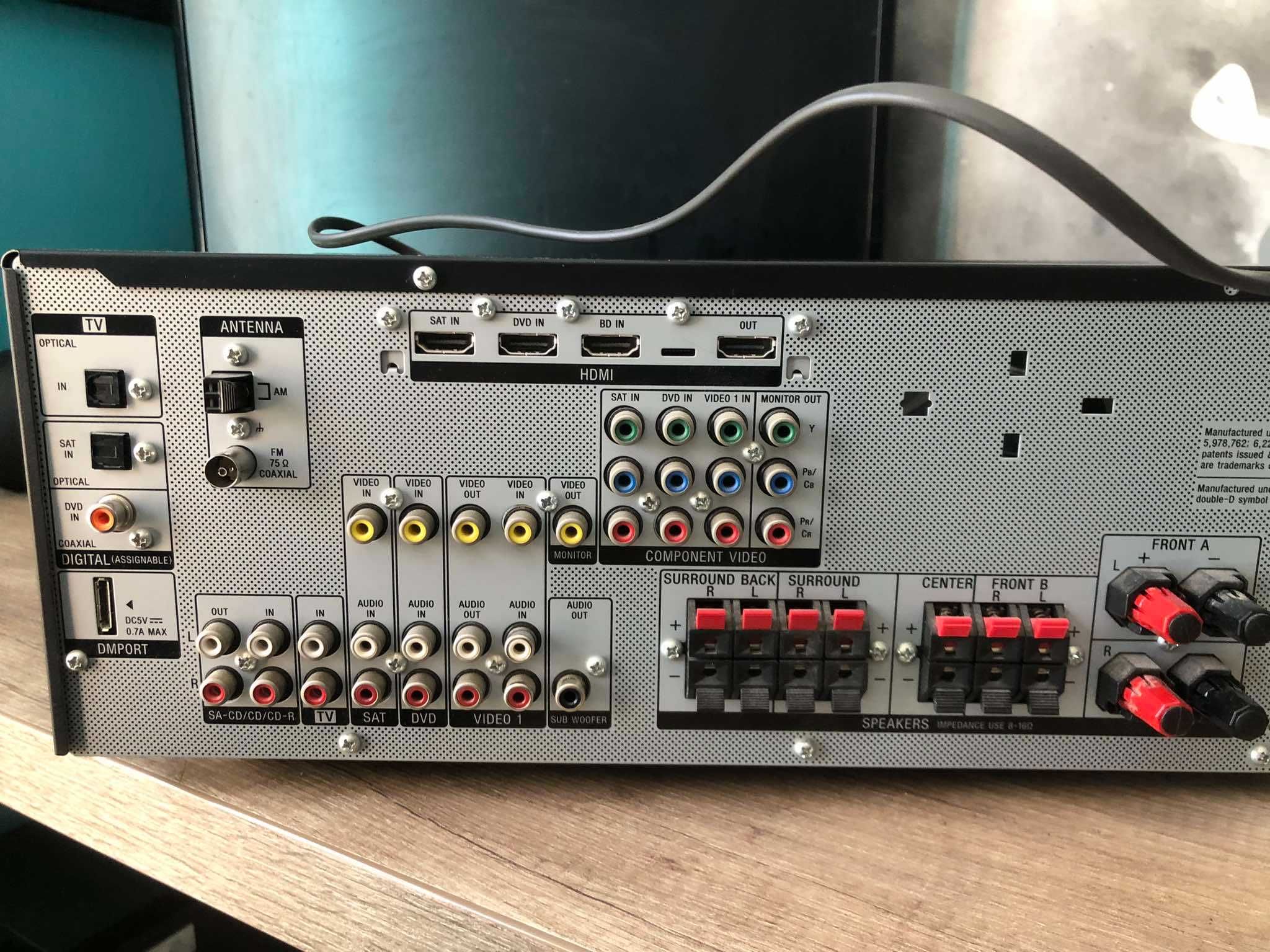 Amplituner SONY
STR-DG720