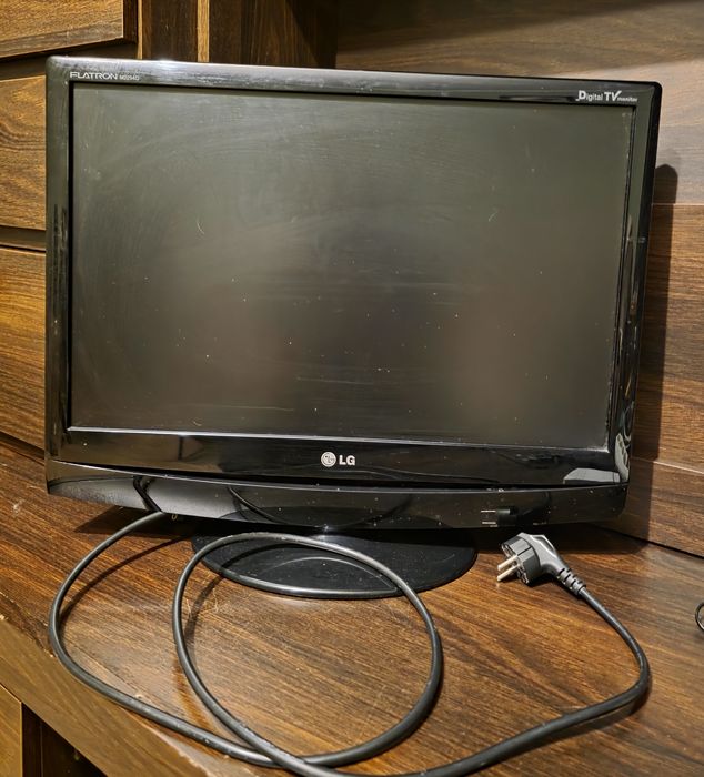 LG Flatron M2294D - monitor 22″ z funkcją TV
Przekątna ekranu: 22 cale