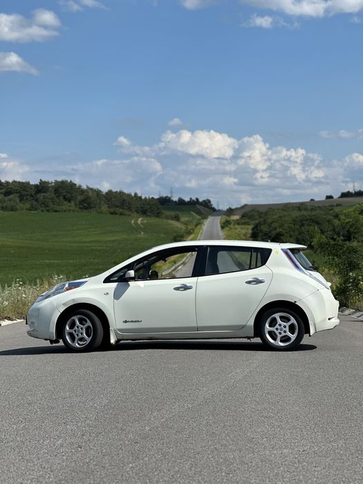 Продам Nissan Leaf