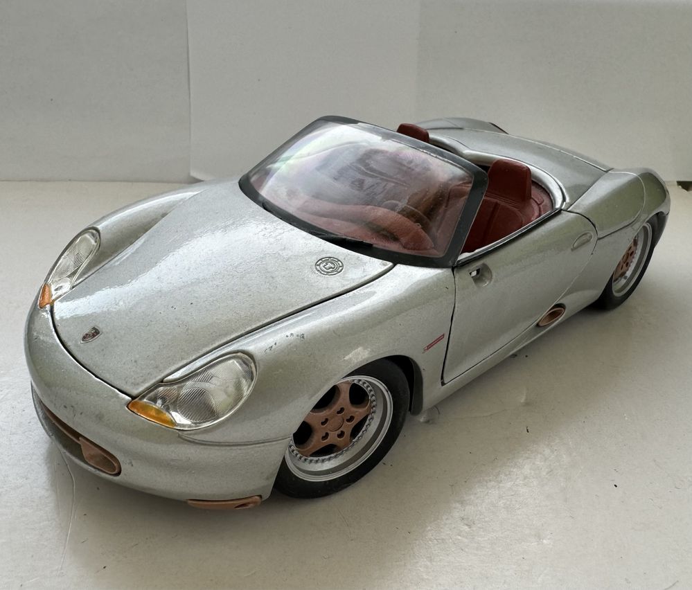 Model samochodu w skali 1:18 Porsche Boxster Maisto