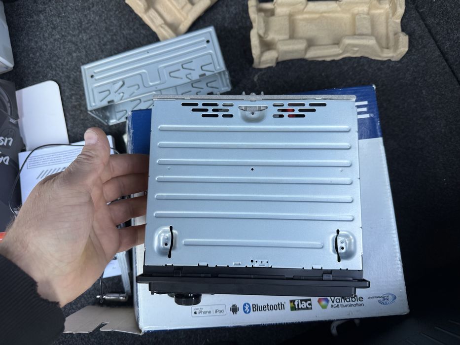 Автомагнітола Alpine UTE-200BT  Bluetooth USB