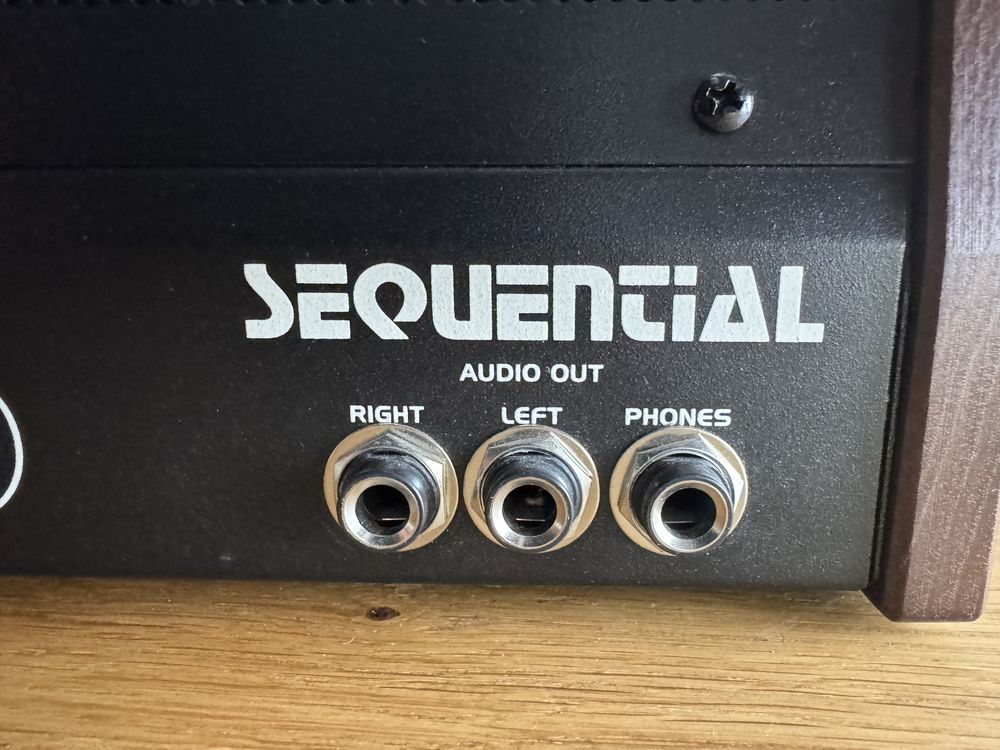 Sintetizador desktop Sequential OB-6