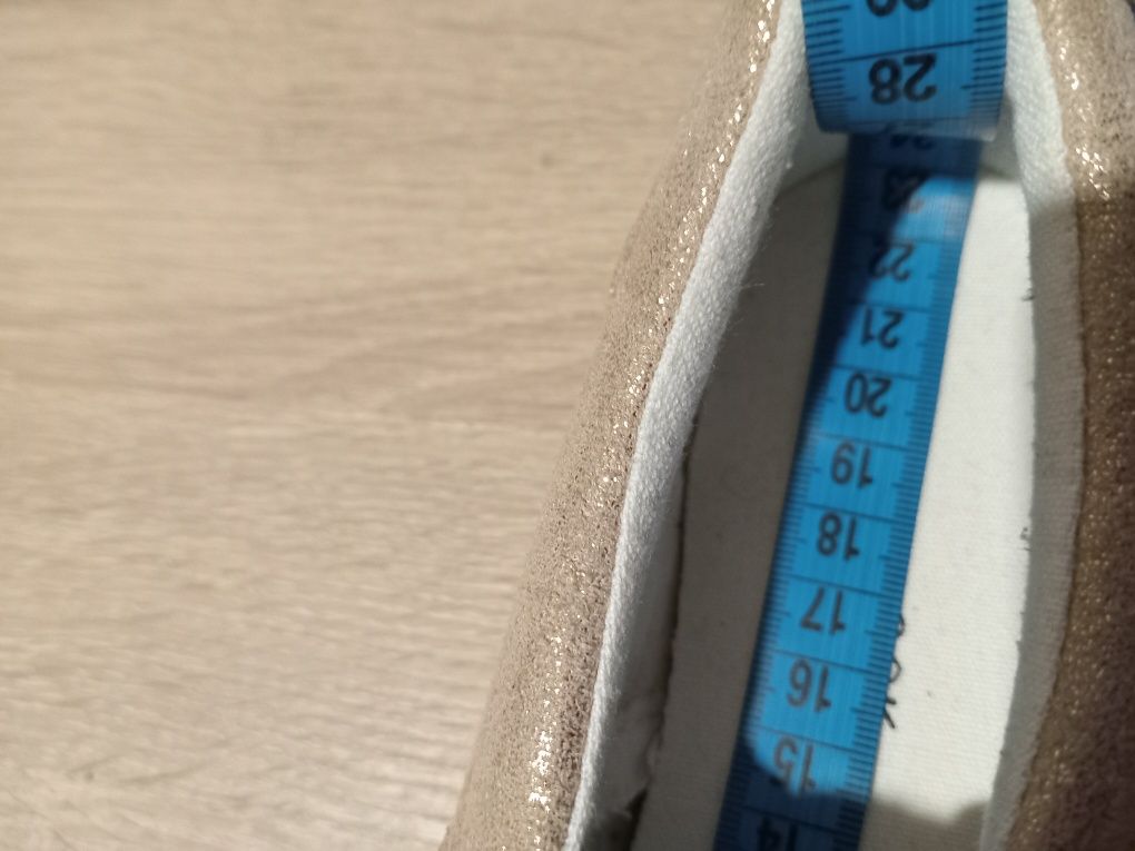 Продам жіночі мокасини 23см