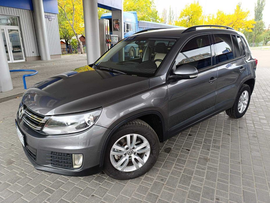 Volkswagen Tiguan 2016 року 2.0 л./бензин