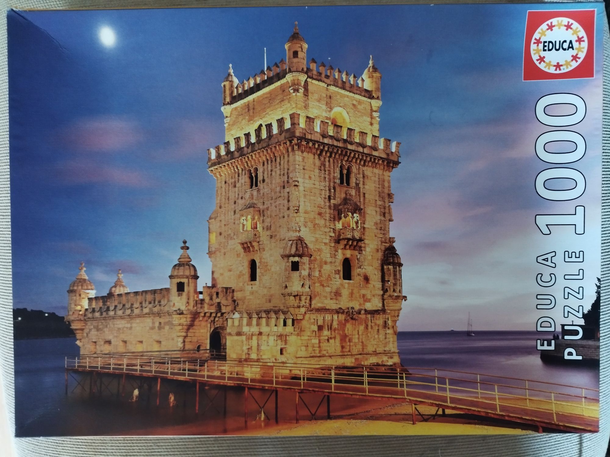 2 Puzzles de 1000 peças um é oriental outro a Torre de Belém.