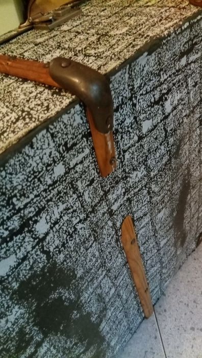 Grande malão antigo de viagem