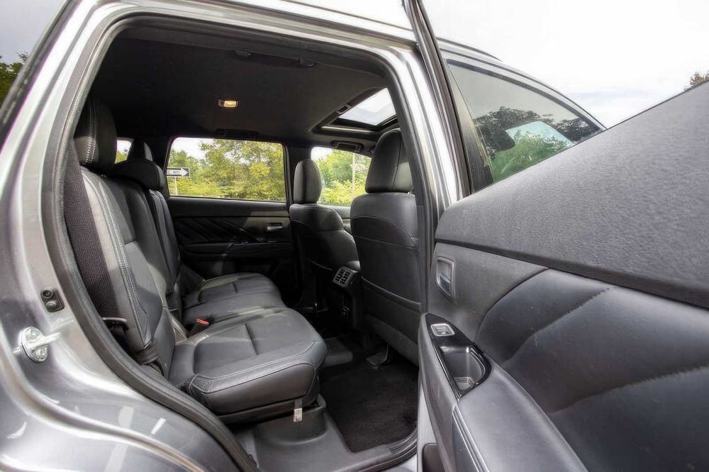 Mitsubishi Outlander PHEV SEL      2019