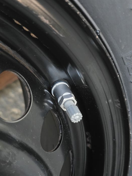 Komplet kół 15" Hyundai - nowe opony  zimowe Kumho Wintercraft WP52+