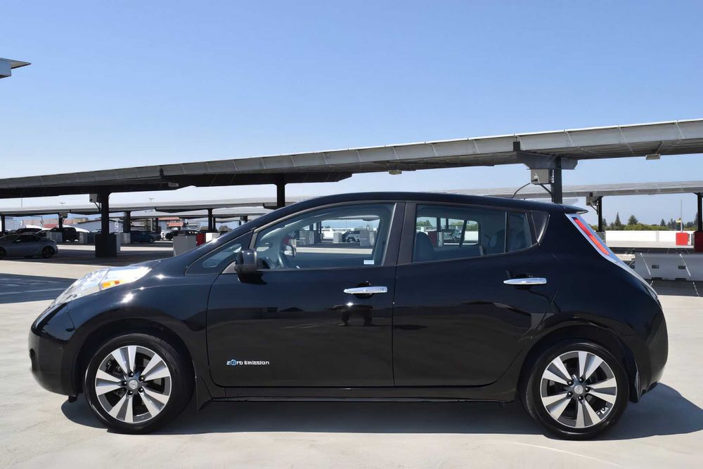 Nissan LEAF      2015