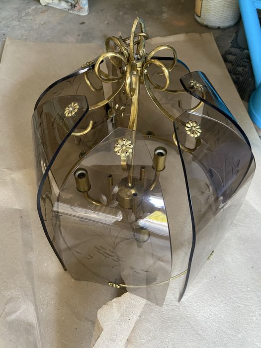 Candeeiro de teto antigo para três lâmpadas