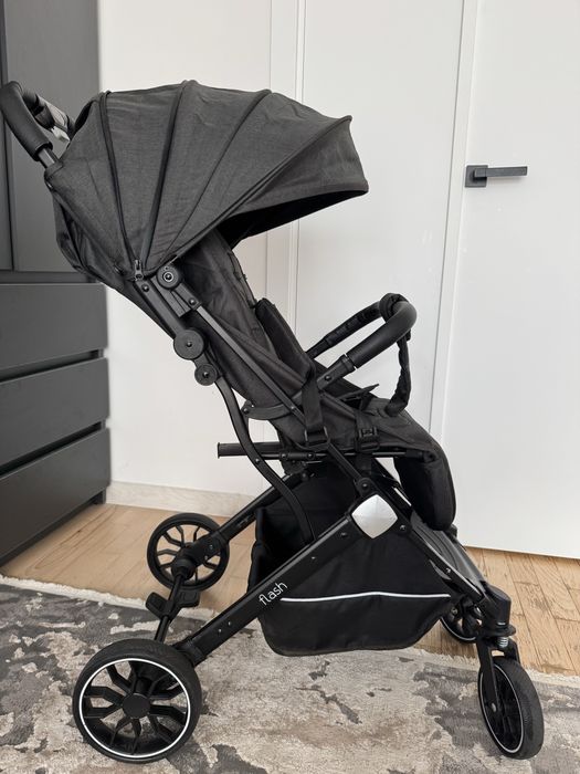 Погулянковий візок flash