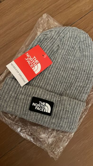 Touca The North Face na etiqueta