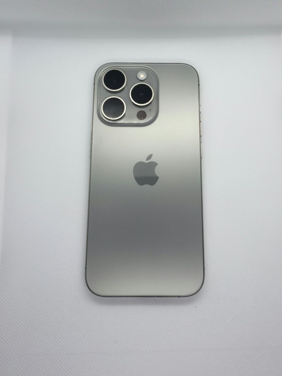 iPhone 15 Pro 128GB Titânio Natural (Cinzento)