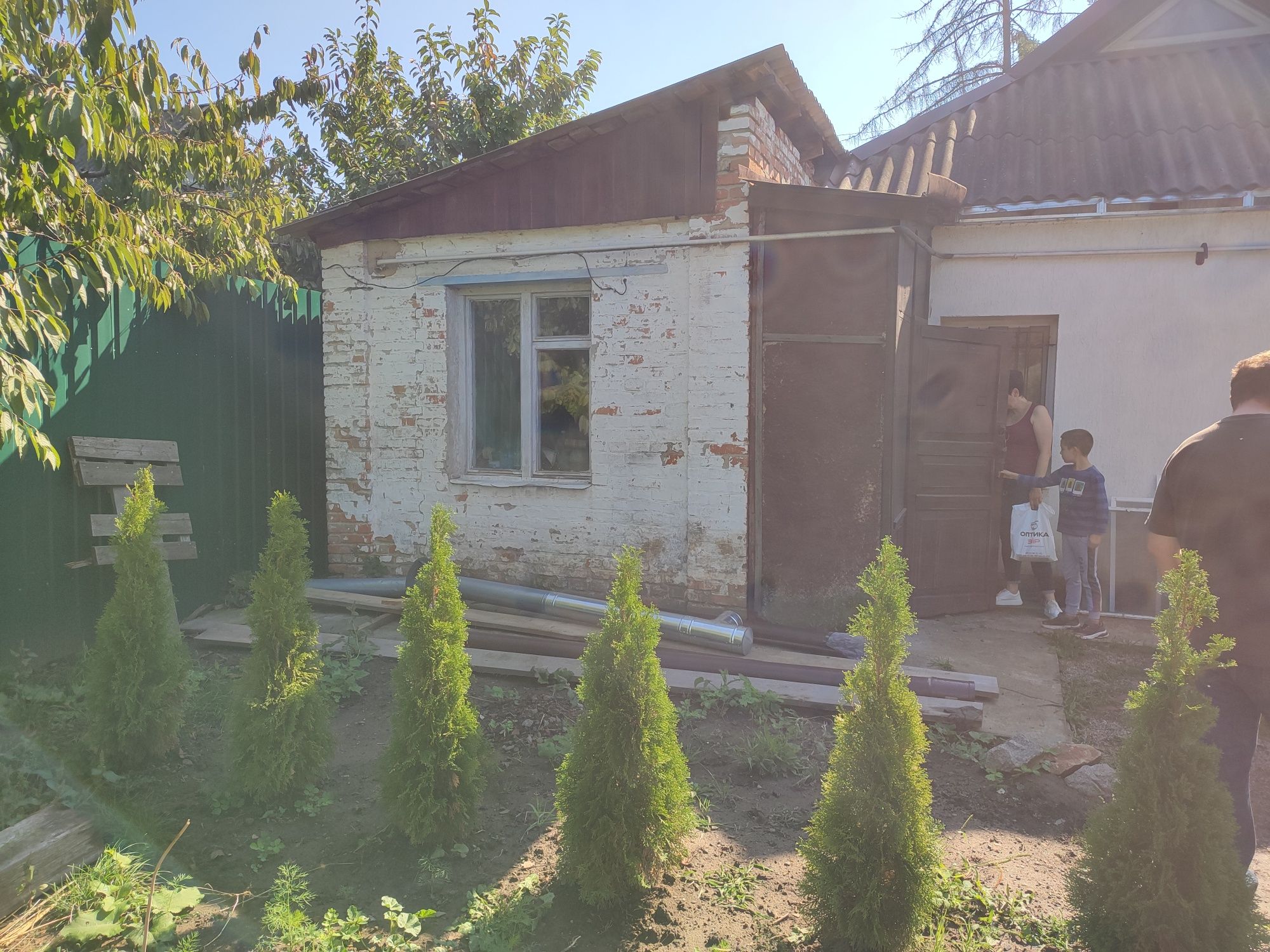 Продається 2/5 будинку під ремонт по вул. Чехова від власника