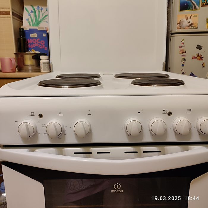 Плита электрическая б/у Indesit