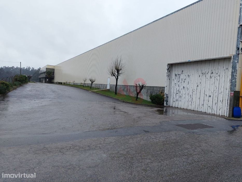 Armazém Industrial com 16.317,70 m² em Vila das Aves, Santo Tirso