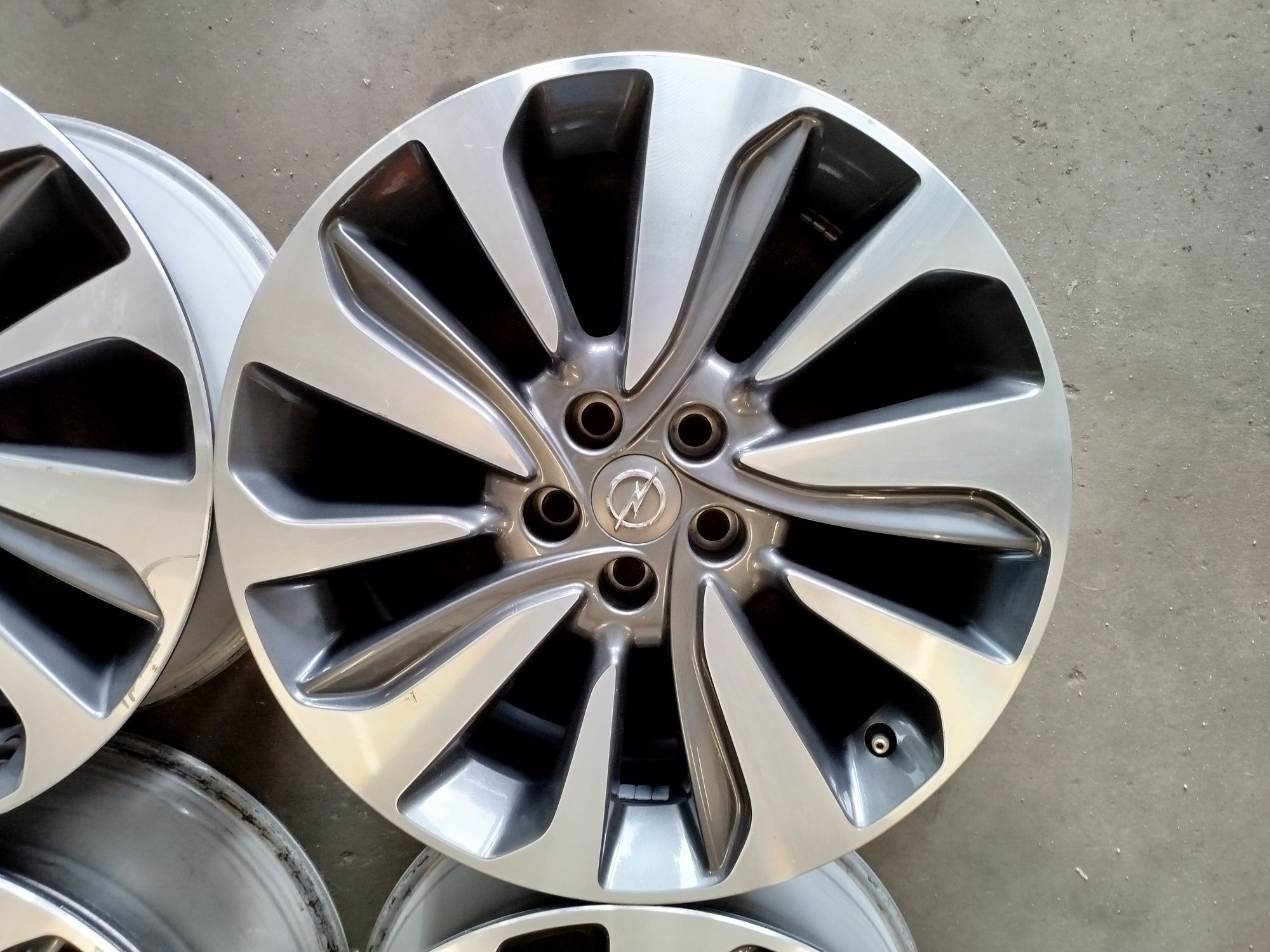 Oryginalne felgi aluminiowe 18 cali do Opel, 5x105