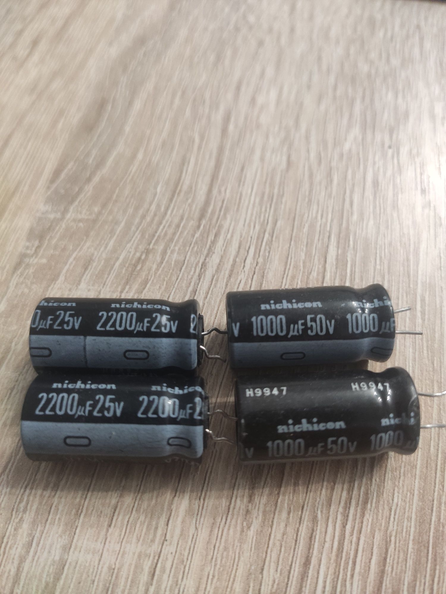 Kondensator 1000uF 50V VR(M) oraz 2200uF 25V VZ(M)